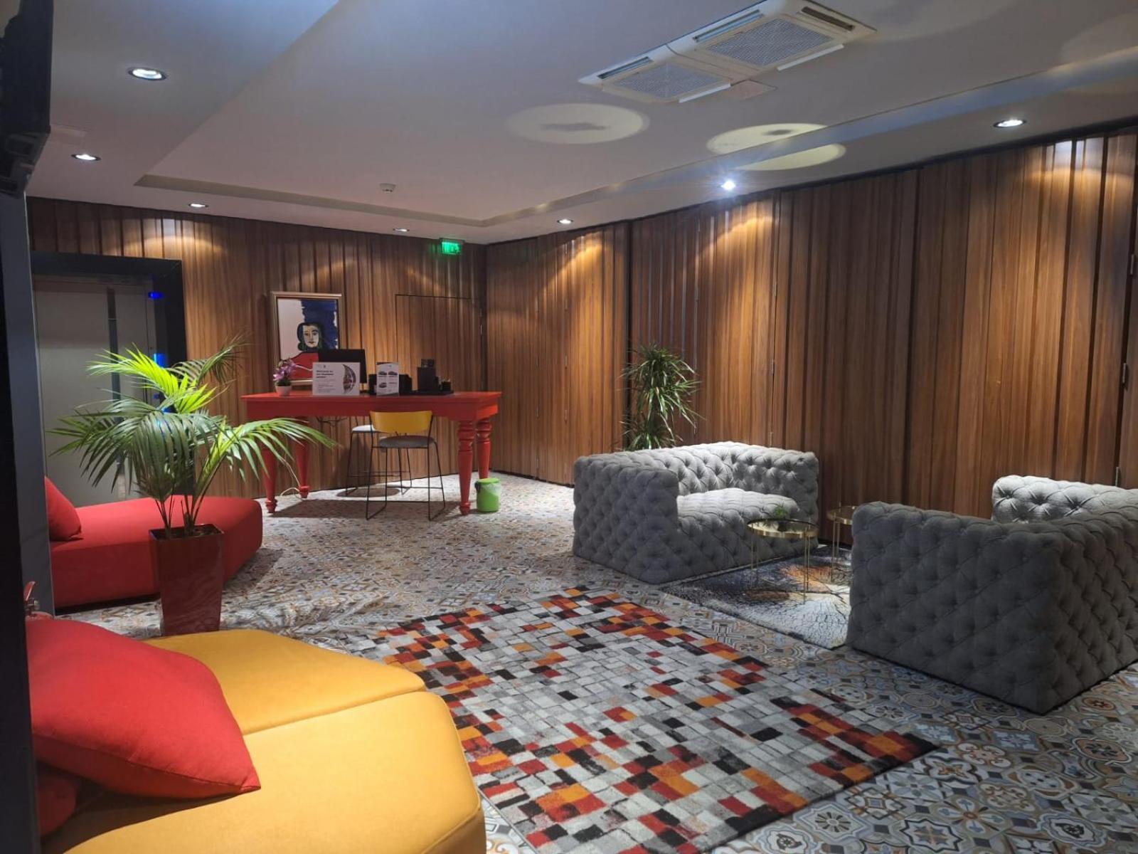 Next Door Park Hotel Скопие Екстериор снимка