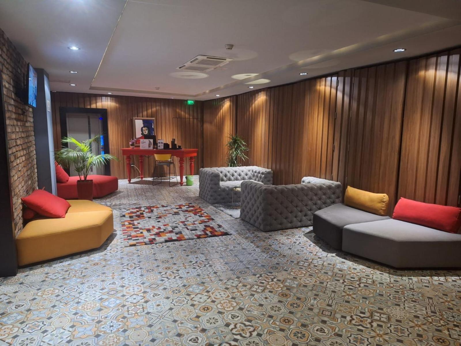 Next Door Park Hotel Скопие Екстериор снимка