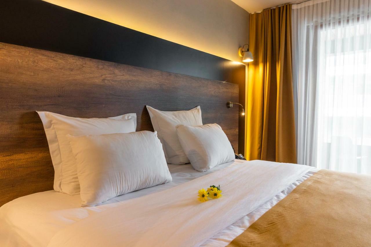 Next Door Park Hotel Скопие Екстериор снимка