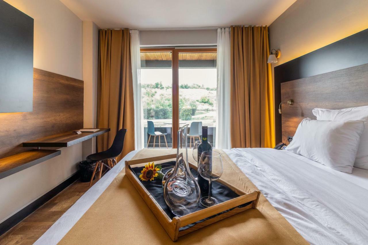 Next Door Park Hotel Скопие Екстериор снимка