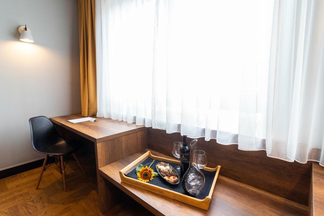 Next Door Park Hotel Скопие Екстериор снимка