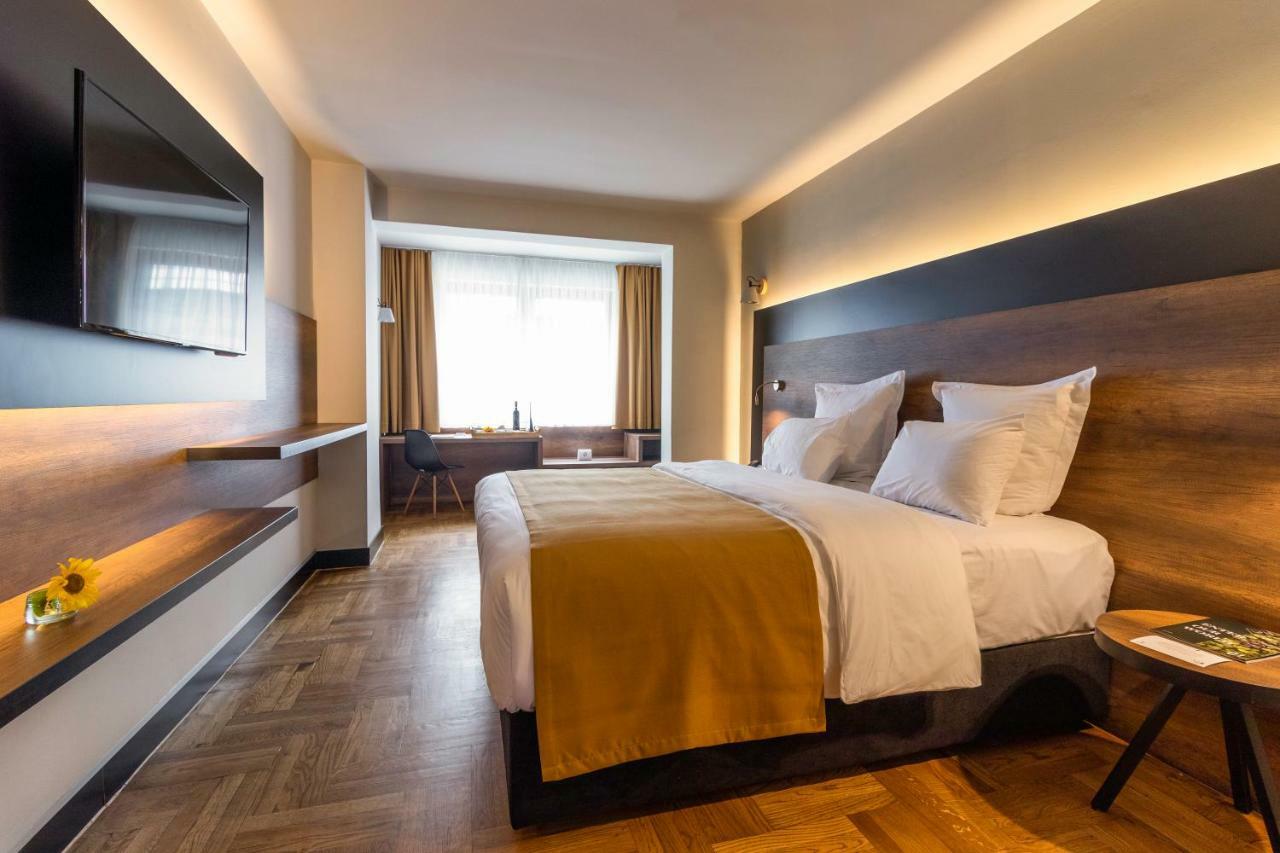 Next Door Park Hotel Скопие Екстериор снимка