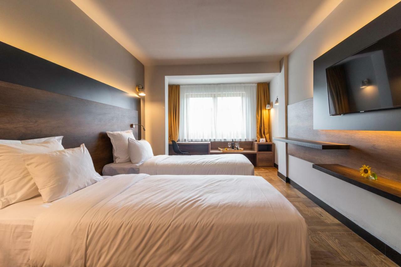 Next Door Park Hotel Скопие Екстериор снимка